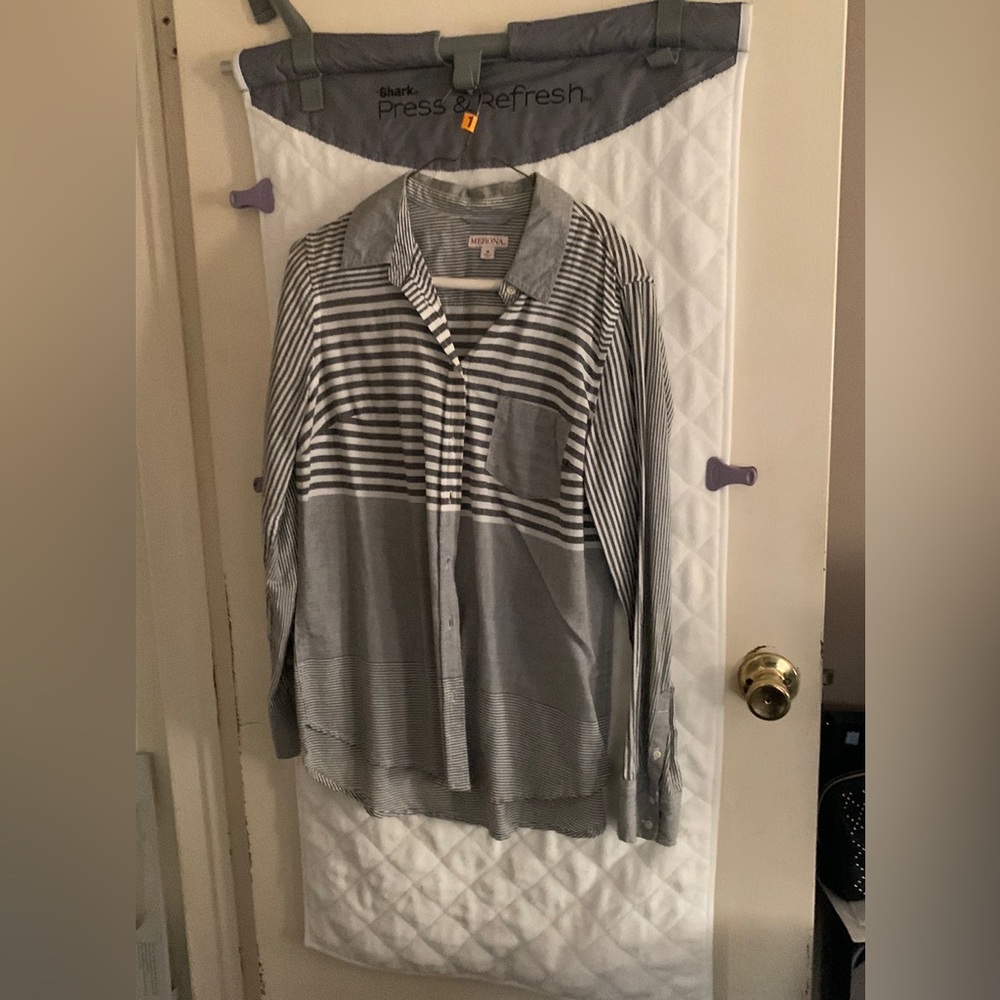 Woman’s Button Down Medium